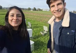 Mehr Fatima with colleague Julius Havsteen from Empa collecting nitrous oxide samples in the agricultural fields of Agroscope, the Swiss centre of excellence for agricultural research.