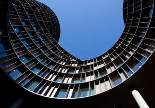 Curved building