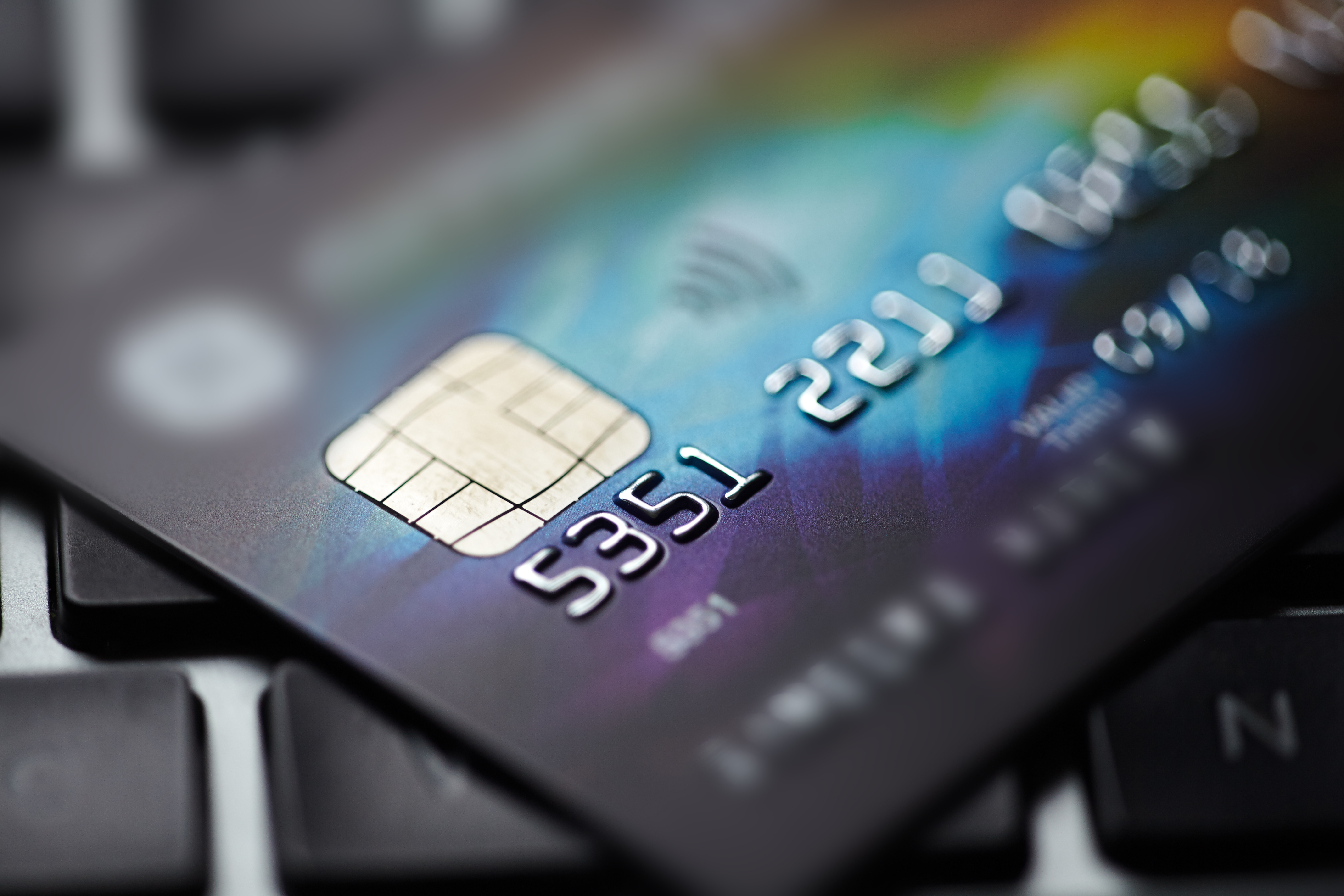 A closeup photo of a contactless credit card chip.