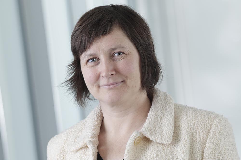 Valokuva VTT:n älykäs teollisuus ja energiajärjestelmät liiketoimintaalueen johtaja Erja Turusesta