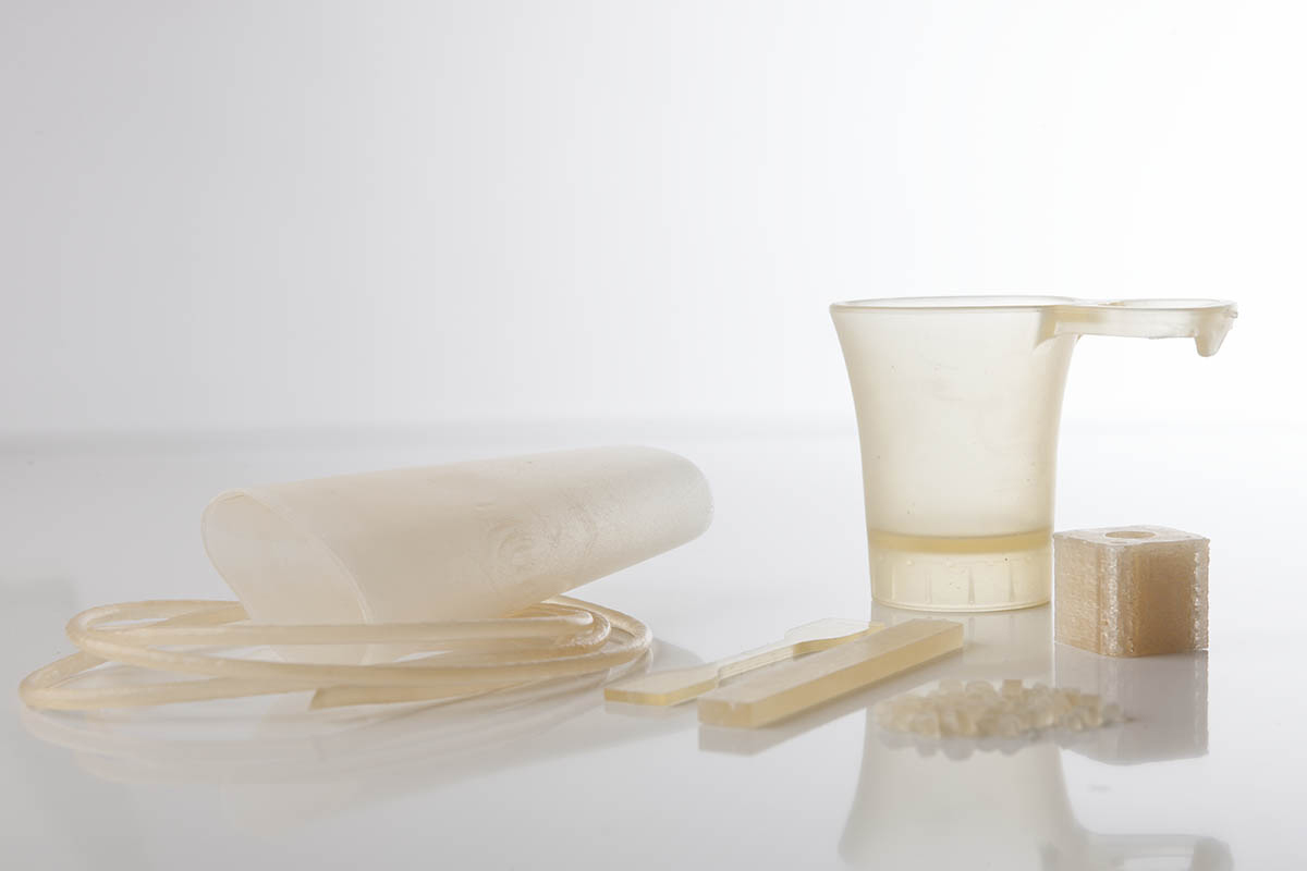 Termoplastisesta materiaalista valmistettuja demokappaleita