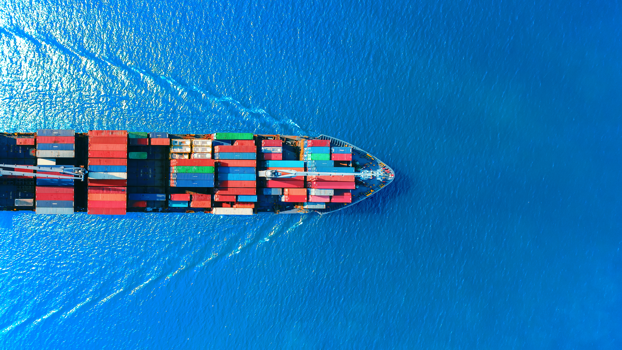 cargoship_sailing