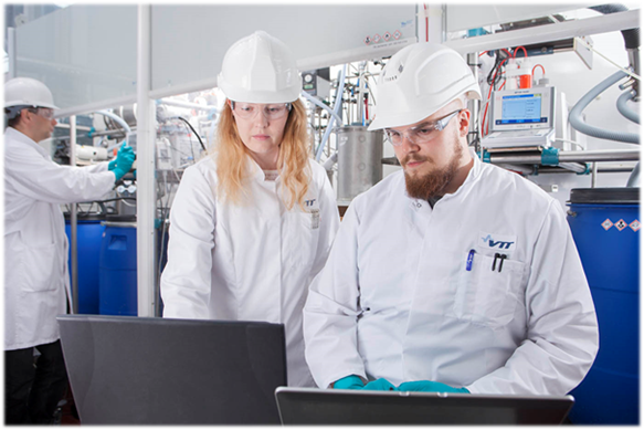 Työskentelyä VTT:n laboratoriossa