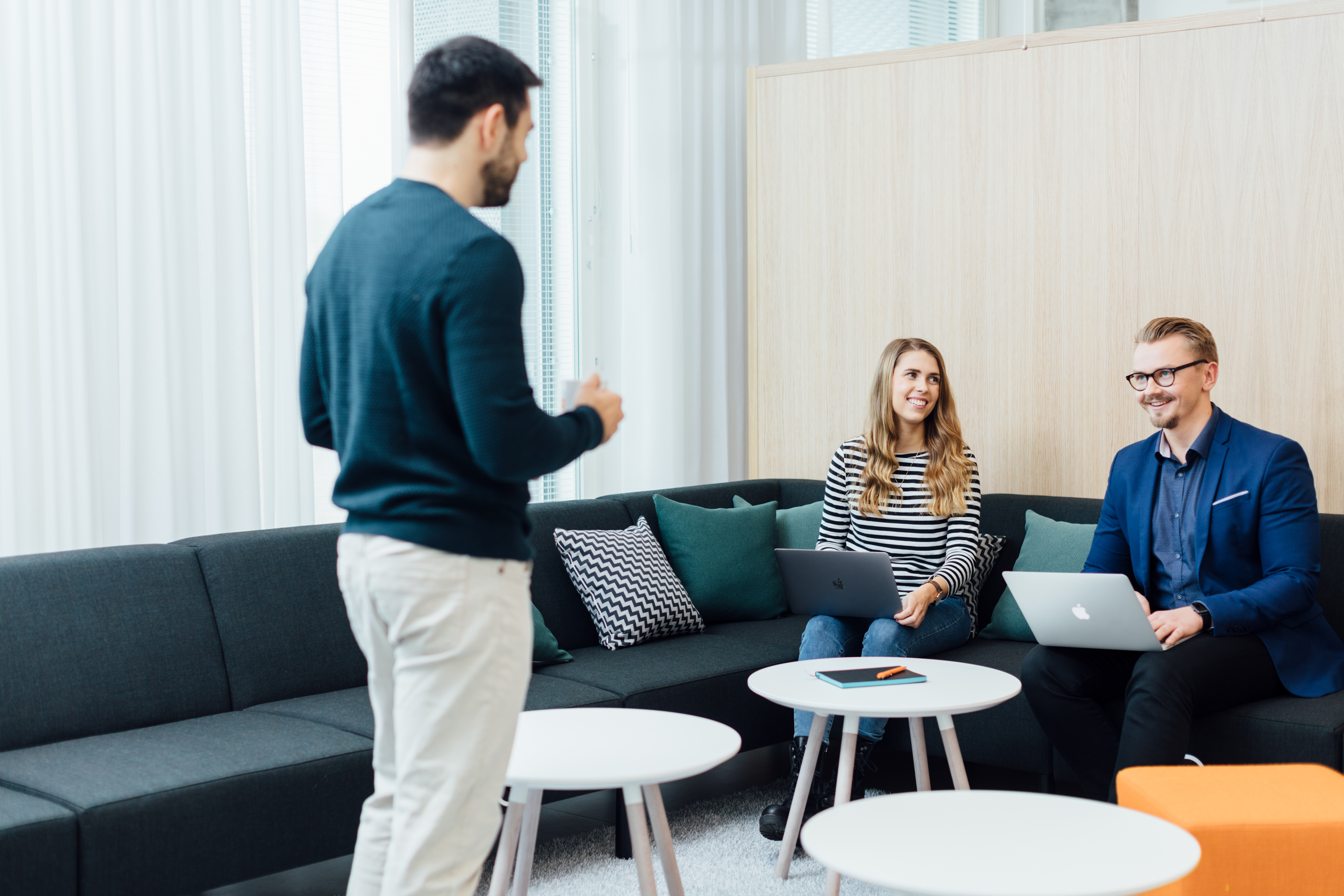 threepeopleworkingandtalkinginsocialplace