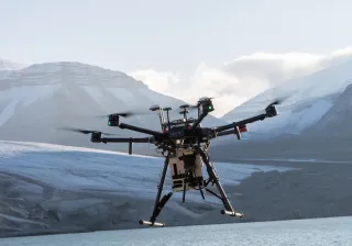 Drone Kalliovuorilla