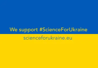 Ukrainan lippu tekstillä &quot;We support #ScienceForUkraine&quot;