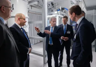President of the Republic of Finland Sauli Niinistö visiting VTT’s 20qubit quantum computer