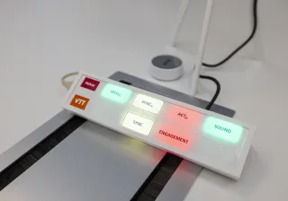 Realtimelightsindicatethedynamicsofthenegotiationsituation