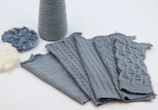 Knittedfabricsusingyarnmadeofmechanicallyopenedcottonfibresfrompostconsumerdenim