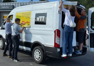 Huoltoautojen valmistelua_2