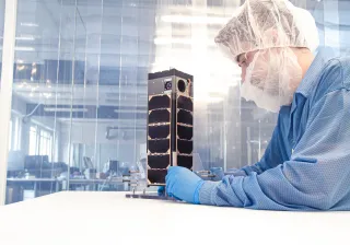 WCubenanosatelliittijaJanneKuhno,KuvaSpacenpääinsinöörijaperustajaosakas