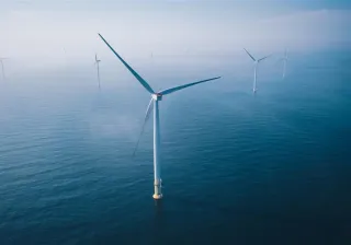 Tuulivoimaloita meressä