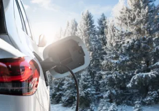 kuvituskuva_sähköauton_lataus