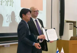LoI signing by Professor Taku Iwami and VP Kari Rönkä
