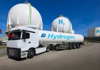 Hydrogen truck and hydrogen storage