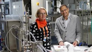 Photo of VTT&#039;s Kristiina Kruus and Aalto&#039;s Orlando Rojas , who together run the FinnCERES competence centre.