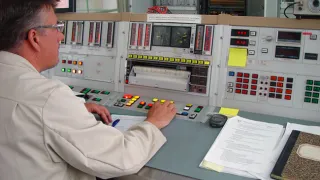 Valokuva FiR 1 tutkimusreaktorin valvomosta