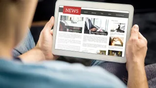 Man reading news site on tablet