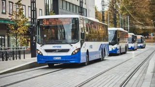blue_bus_on_the_road_tampere_nysse