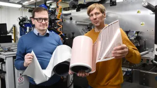 JaniMikael Kuusisto and Jarno Vehmas presenting Warming Surfaces materials