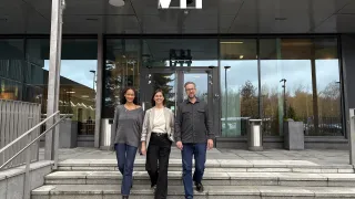 Persons at VTT main door