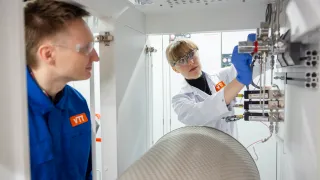Two researchers in VTT's hotlab.