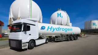 Hydrogen truck and hydrogen storage