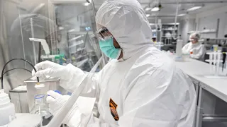 aresearcherworkinginDIANEcleanroomlab