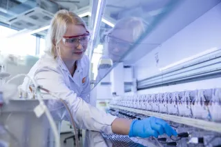 OperatingAmbr250bioreactorsystem9843 (1).jpg