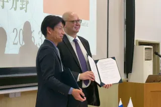 LoI signing by Professor Taku Iwami and VP Kari Rönkä