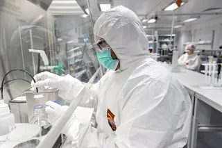 aresearcherworkinginDIANEcleanroomlab