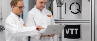 VTTquantumcomputerandtworesearchers
