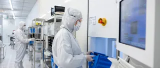 researchers working at Micronova cleanroom