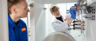 Two researchers in VTT's hotlab.