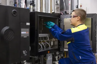 Installing a pipeflow reactor into the HTE High throughput hydrotreatment reactor system