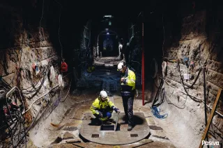 onkalo tunnel with two construction workers